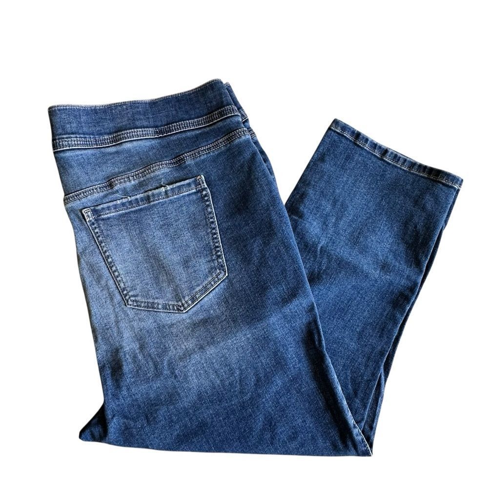 Torrid ~ Womens pull on cropped denim jeans ~ super soft ~ size 2 (18/20)